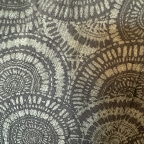 Fun lightweight patterned pants, wider leg. Size M - Picture 6 of 10